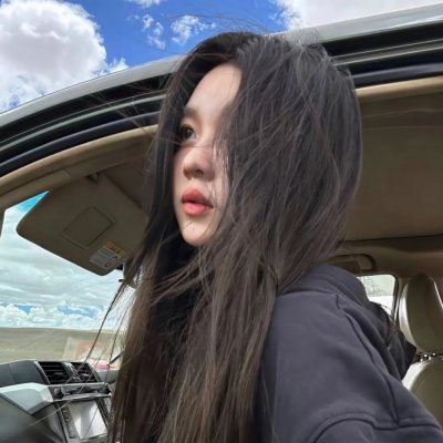 穿一只红鞋的男人